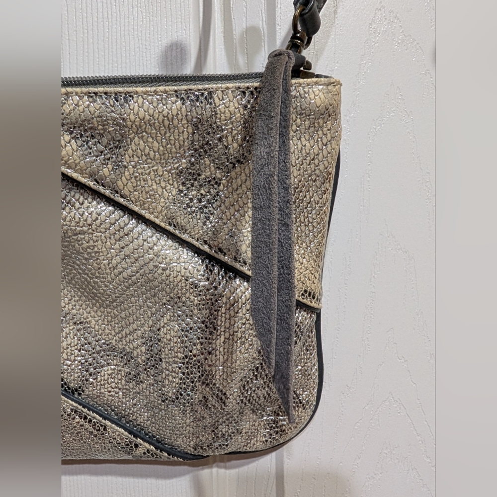 Bryna Nicole Metallic Snakeskin Embossed handbag Crossbody Clutch - Picture 5 of 14